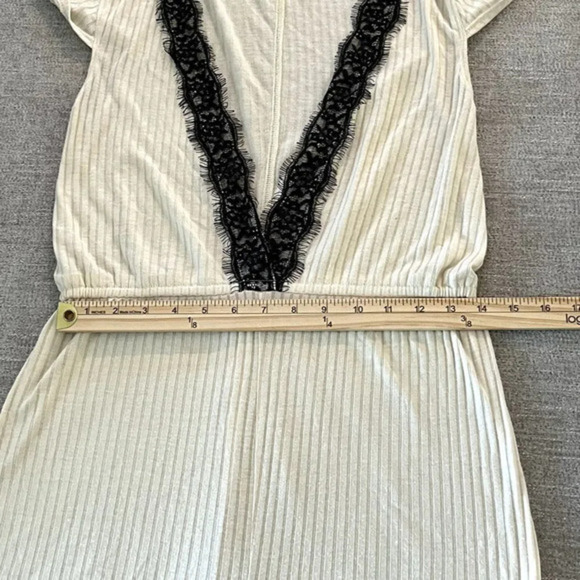 Out From Under Size M Ivory Ribbed Romper Pajamas V-Neck with Lace Detail - Picture 4 of 7